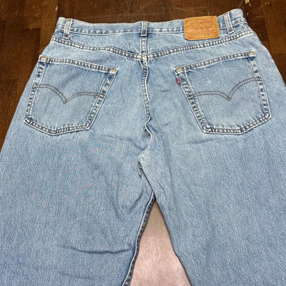 Vintage Levi's 569 Loose Straight Fit Jeans Mens 36x32 Light Wash Made in USA